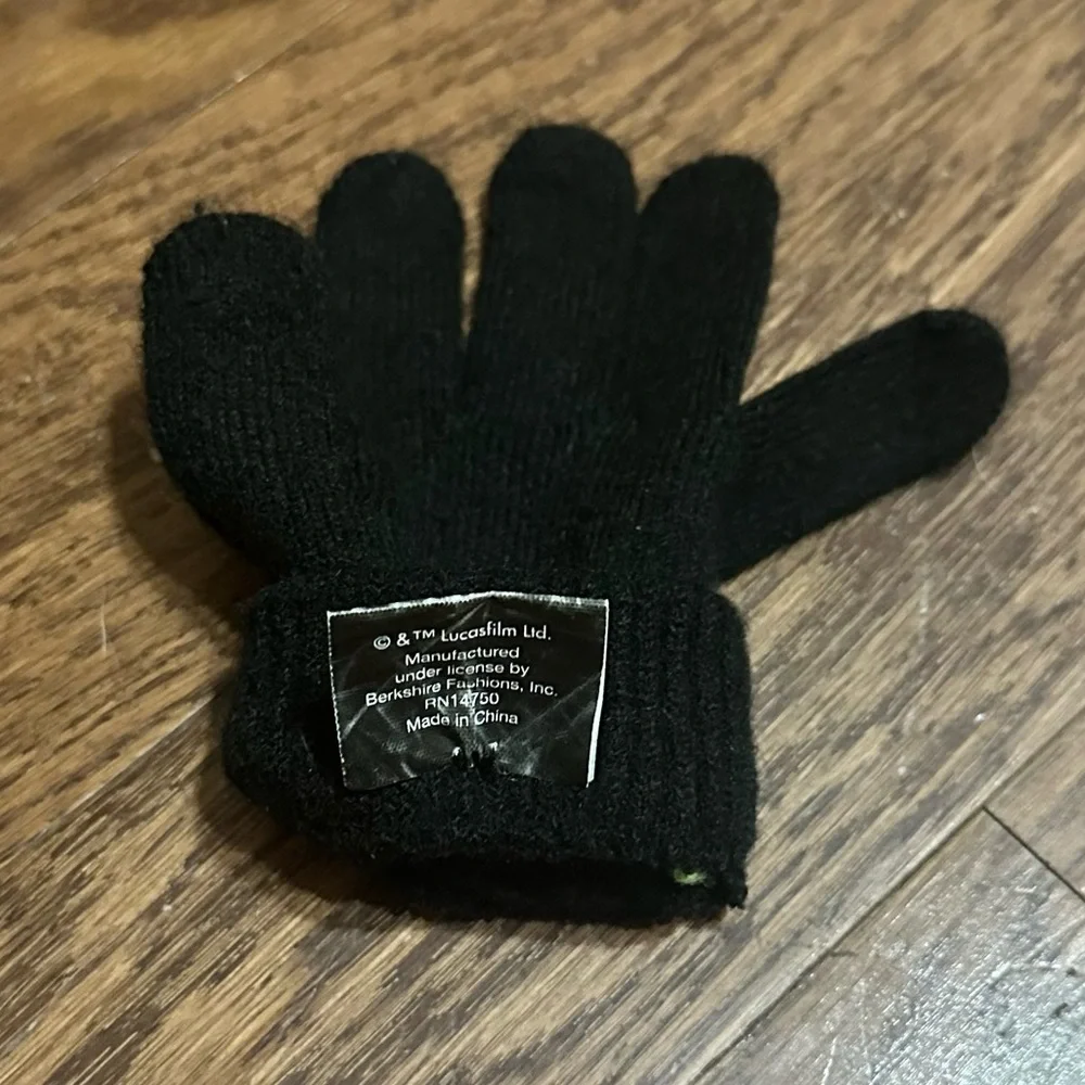 Star Wars Yoda Kids Black and Green Gloves OS
